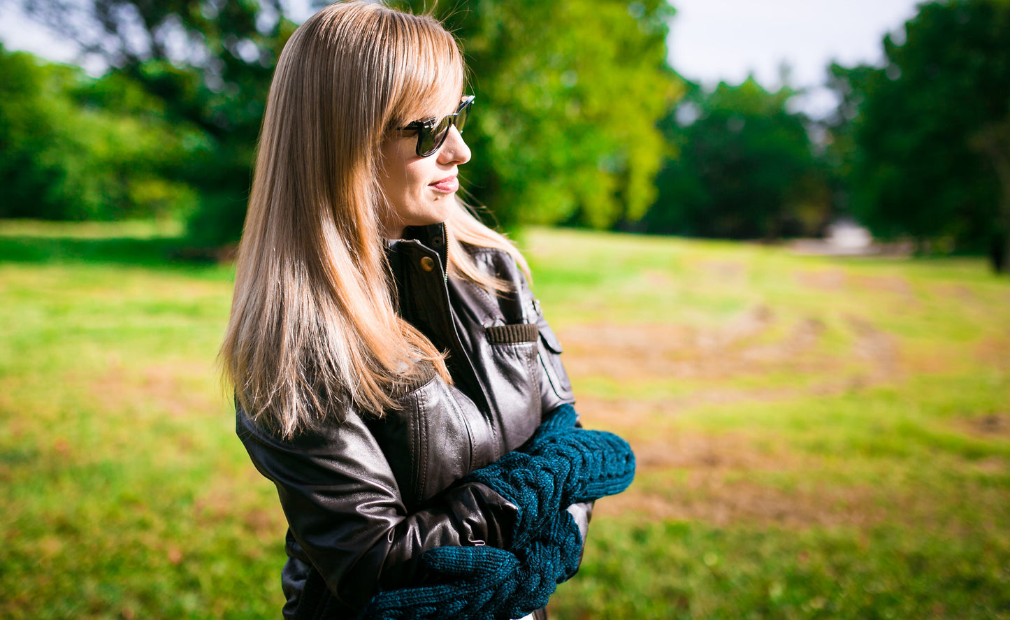 Horseshoe Cable Gauntlet Mittens in Riptide