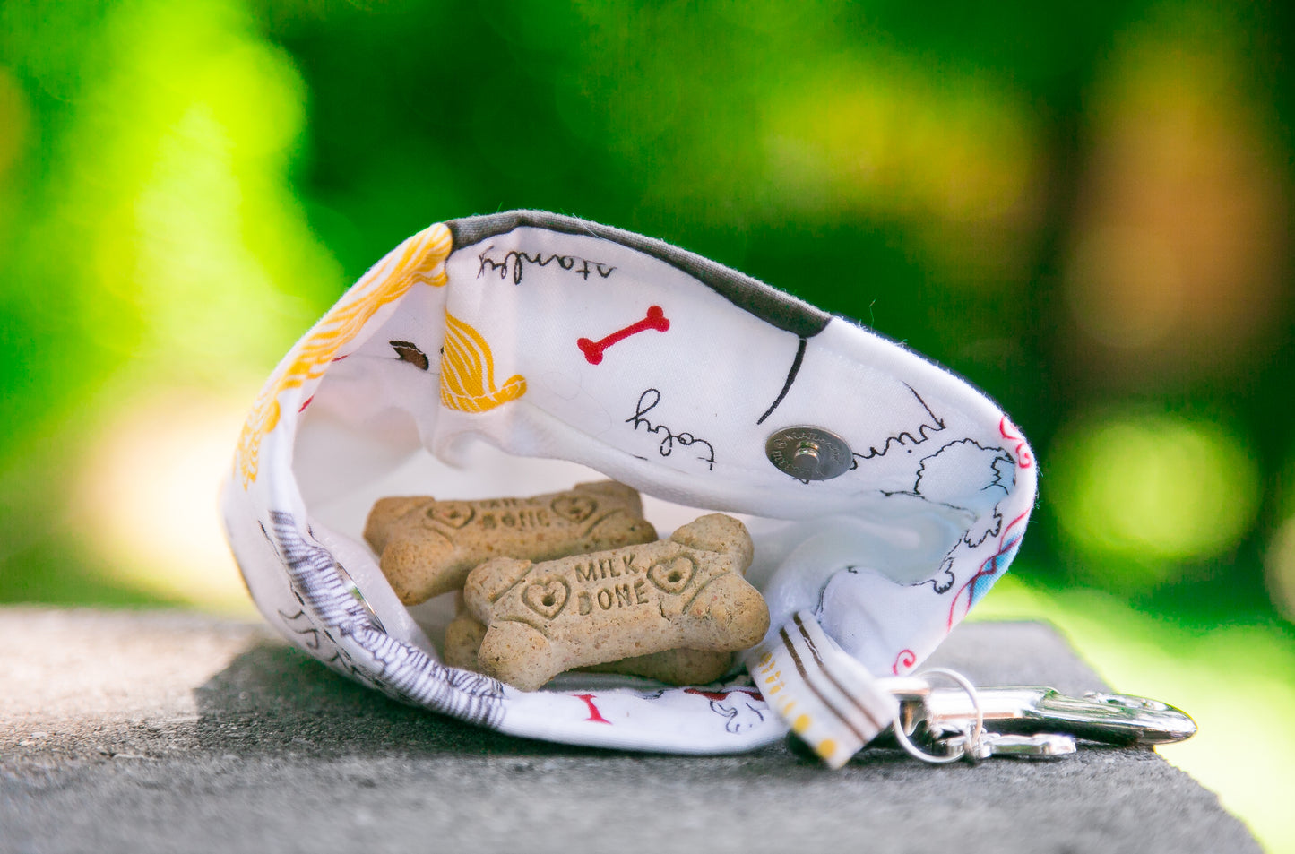 Fun Standard Treat and Pickup Bags Carry Pouch in Shore Thing