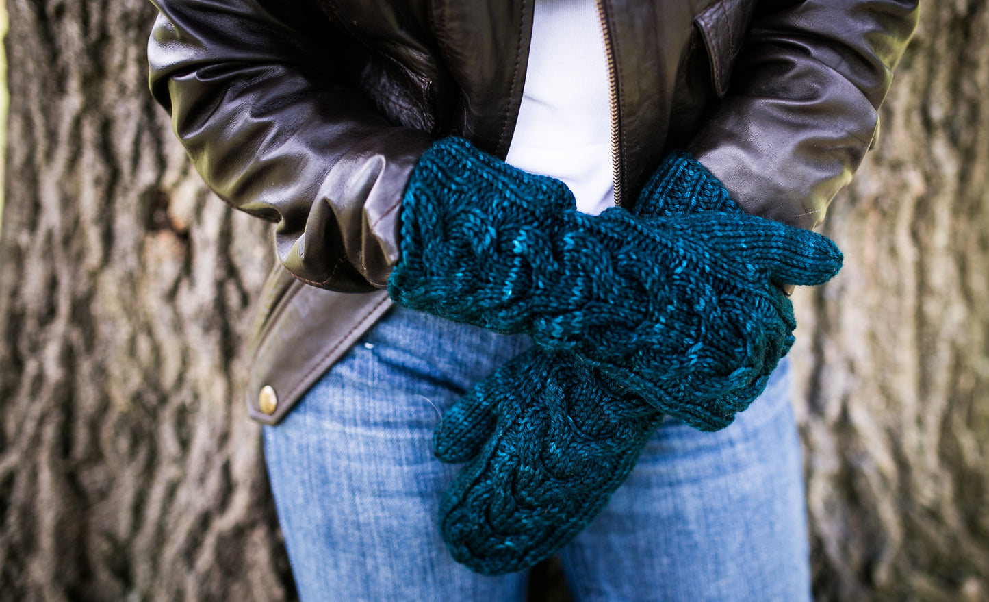 Horseshoe Cable Gauntlet Mittens in Riptide